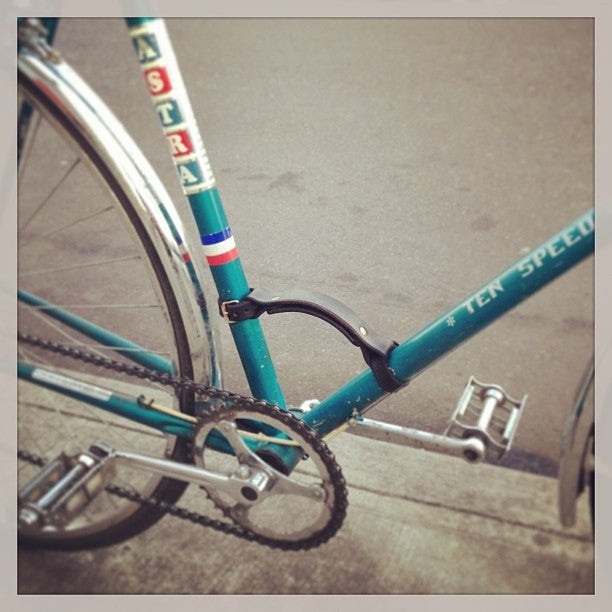 Seen in the wild... Walnut Studiolo Frame Handle.