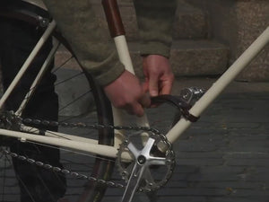 Video demonstrating how to use the "little lifter" bike handle