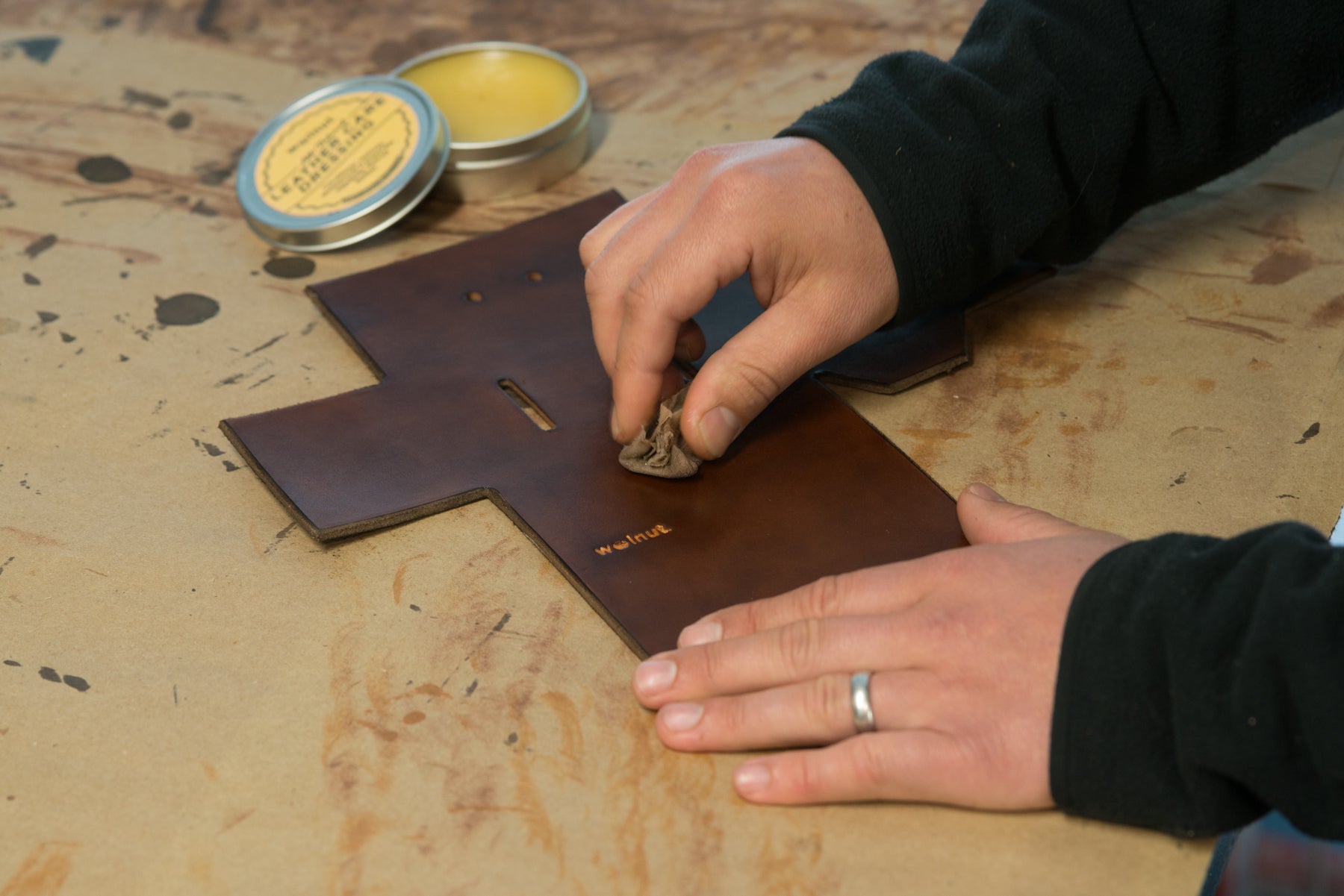 How to darken vegetable-tanned leather easily